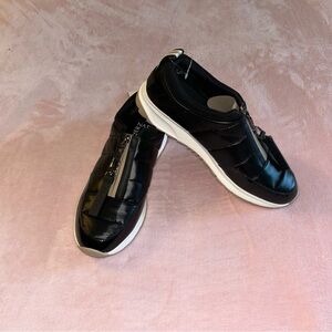 Naturalizers black low breakaway front zip water resistant sneakers size 9.5
